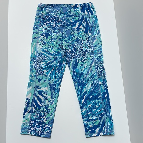 Lilly Pulitzer Lucretia Weekender Crop Leggings UPF 50 + Medium - Picture 2 of 8
